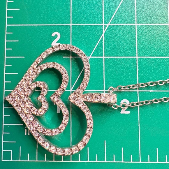 Vintage Nolan Miller Glamour Collection triple heart pendant necklace - Picture 7 of 7